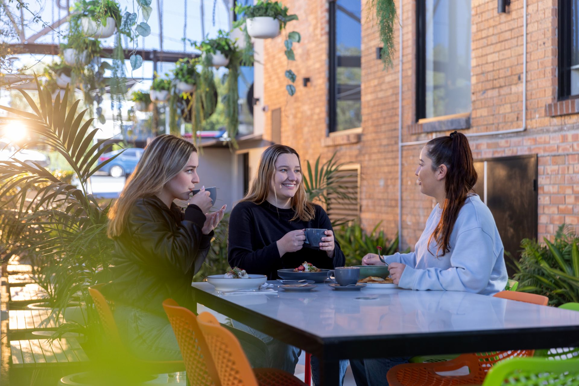 three women catching up at a cafe