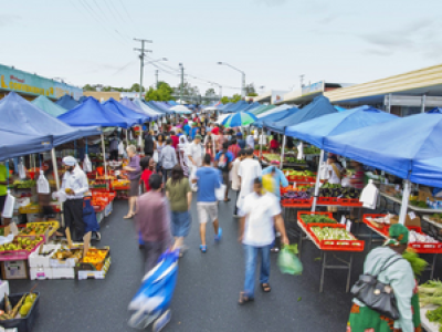 Image_People walking at the Global Food Markets